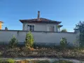 Къща с два гаража и двор, снимка 3