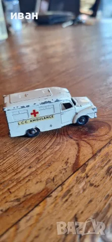 Моделче-Lesney England Lomas Ambulance , снимка 5 - Колекции - 56636259