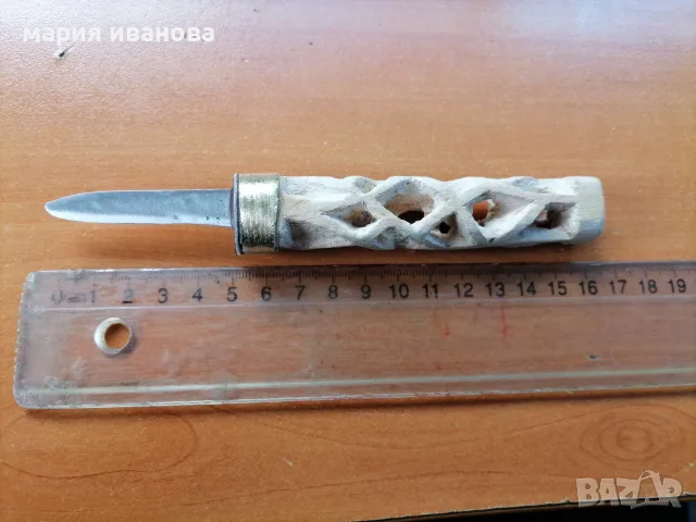Ножка с дървена дръжка с резба