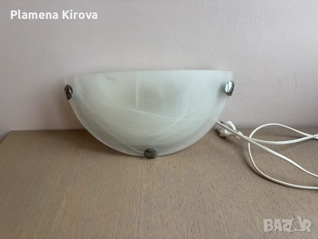 Аплик за стена с матирано стъкло, снимка 2 - Лампи за стена - 56662660