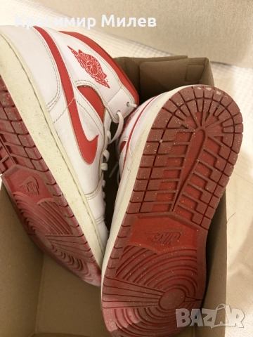 NIKE Jordan 1 Mid SE
Дюн Червено, снимка 3 - Кецове - 56624426