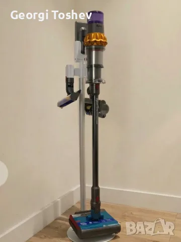 Продавам Dyson v15s, за сухо и мокро почистване-пълен комплект