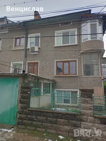 Продавам етаж от къща с гараж 