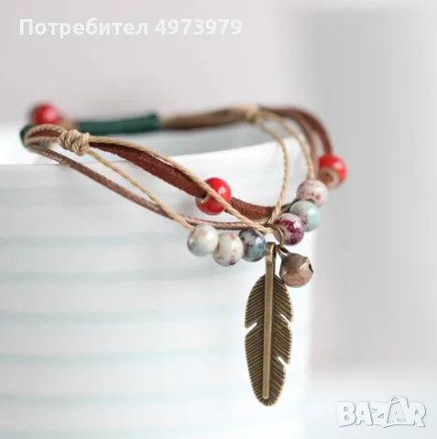 Бохо гривна с керамични мъниста и пера | Винтидж гривна с висулка, етно бижу, подарък за жена, хипи