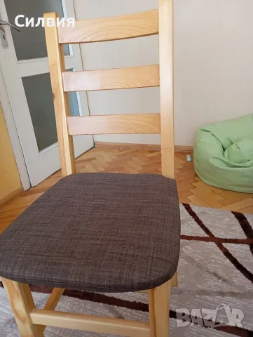 Столове 2броя чам 30 евро/броя.