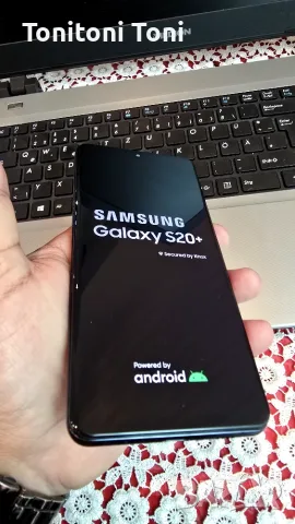 Galaxy S20+  8/128GB без забележки като нов държи 2 дена батерия при нормална употреба 