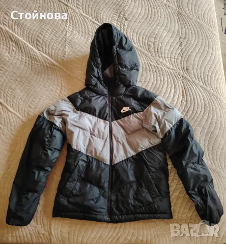 Продавам детско яке Nike 