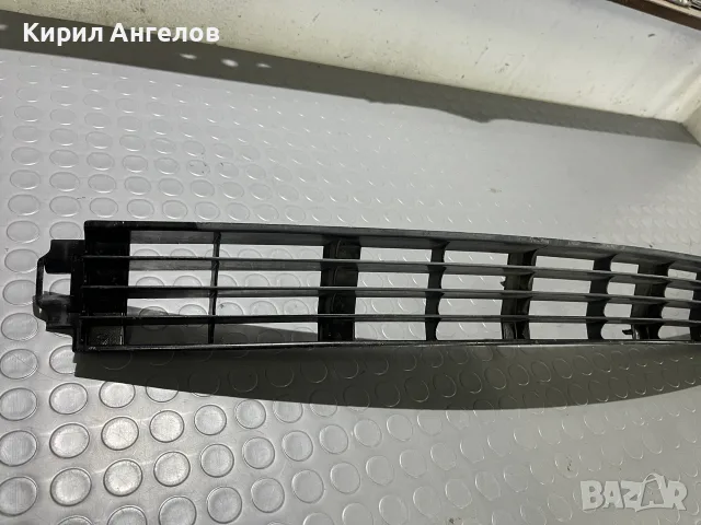 Решетката на предната броня от Audi 100 C4, снимка 2 - Части - 56661623