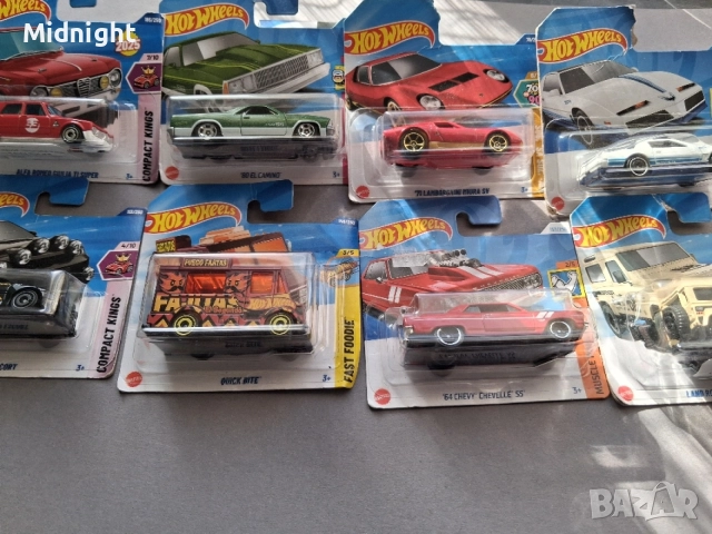 Лот  от осем колички Hot Wheels