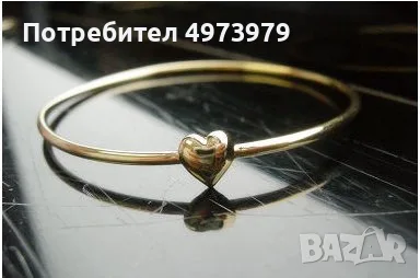 Дамска гривна тип обръч със златисто сърце | Твърда метална гривна, минималистично бижу подарък жена