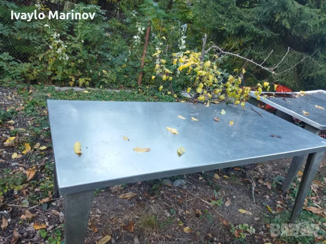 Маси неръждавейка, стелаж и куки за транжиране.