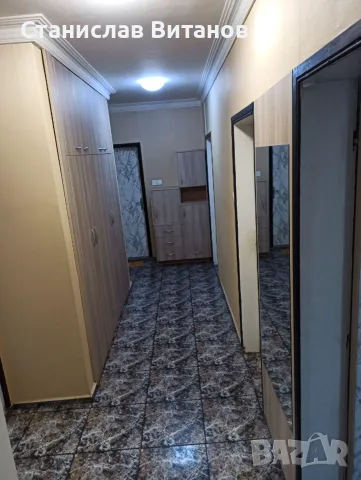 ПРОДАВА СЕ: Просторен тухлен тристаен апартамент (98 кв.м) с асансьор, ГАРАЖ и таванско