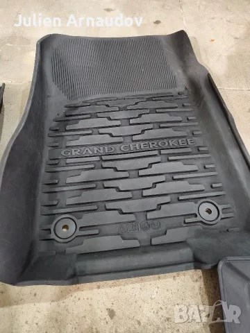 Оригинални стелки Jeep Grand Cherokee , снимка 3 - Аксесоари и консумативи - 56722132