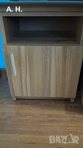 Нощно шкафче с рафт