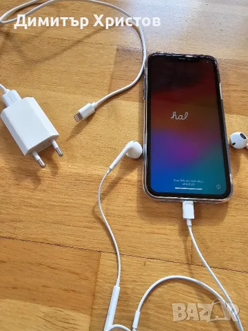 Телефон iPhone 11 64 gb с калъф, слушалки и протекторр