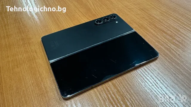 Продавам Samsung Z Flip 5, снимка 2 - Samsung - 56658774