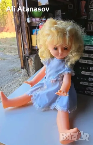 Кукла с руса, къдрава коса