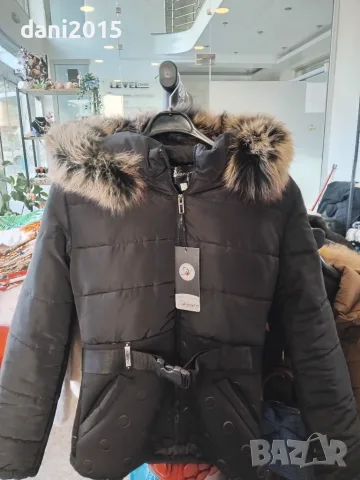 Дамско яке с колан и качулка 
