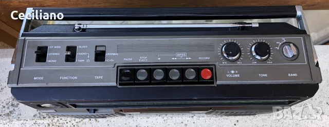 Sharp GF-8080H
Работещ и запазен!, снимка 5 - Радиокасетофони, транзистори - 56647891