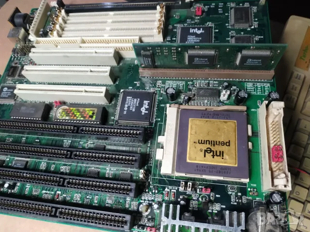 Ретро PC комплект  дънна платка PCChips M520 с процесор Intel Pentium 