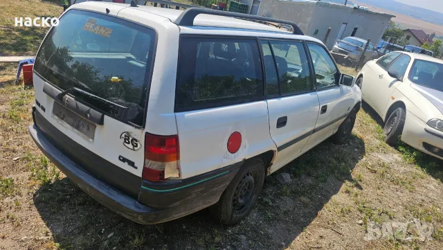 Опел астра 1.6 стария мотор, снимка 2 - Автомобили и джипове - 56552421