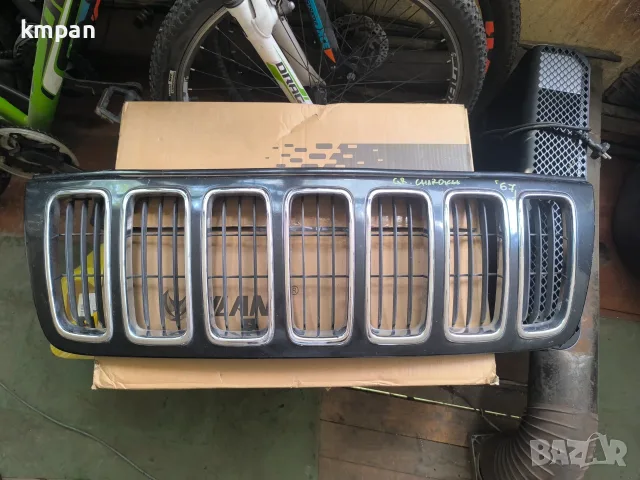 Продавам предна решетка с хром за Jeep Grand Cherokee WJ 1999-2004.