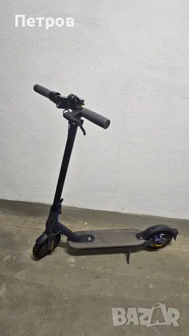Продавам електрическа тротинетка Xiaomi Mi Electric Scooter 3, с общ пробег от едва 203 км.