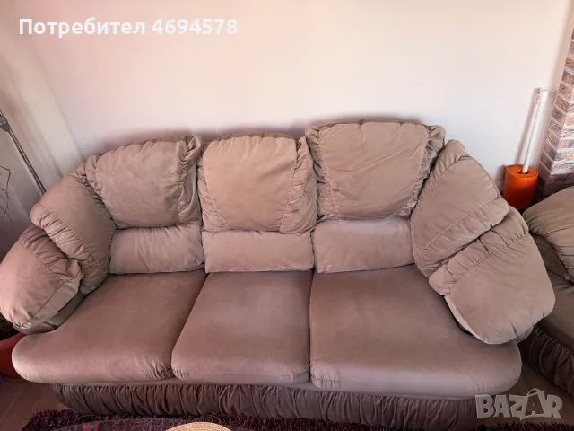 Продавам триместен диван и фотьойли