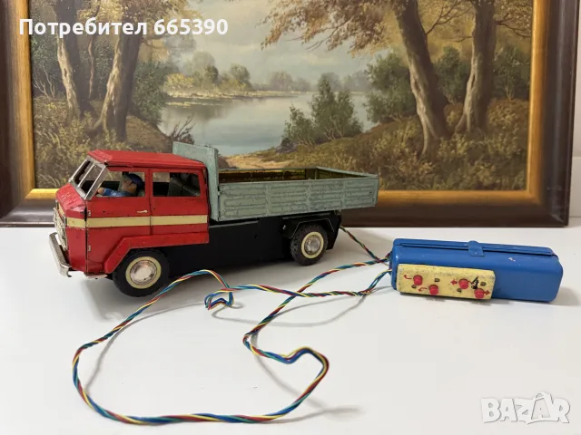 Стара метална играчка камион с кабелно дистанционно