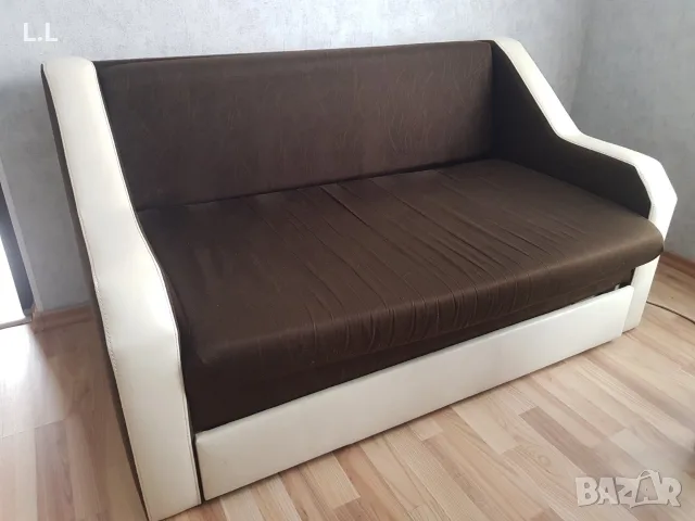 Двуместен диван