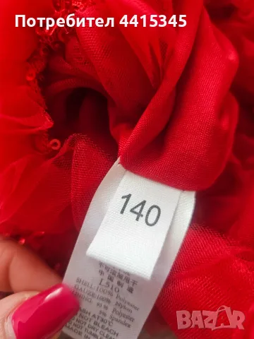 Уникална червена рокля , снимка 2 - Детски рокли и поли - 56701696