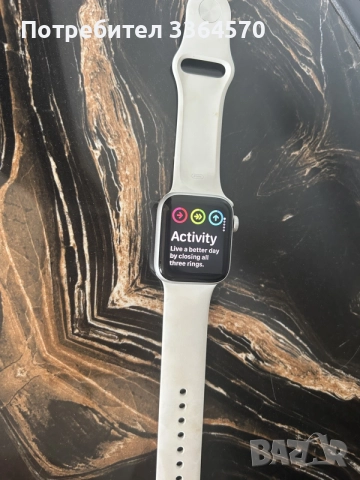 Apple Watch SE (1-во поколение), размер 40mm, в цвят Silver (Сребрист алуминиев корпус)