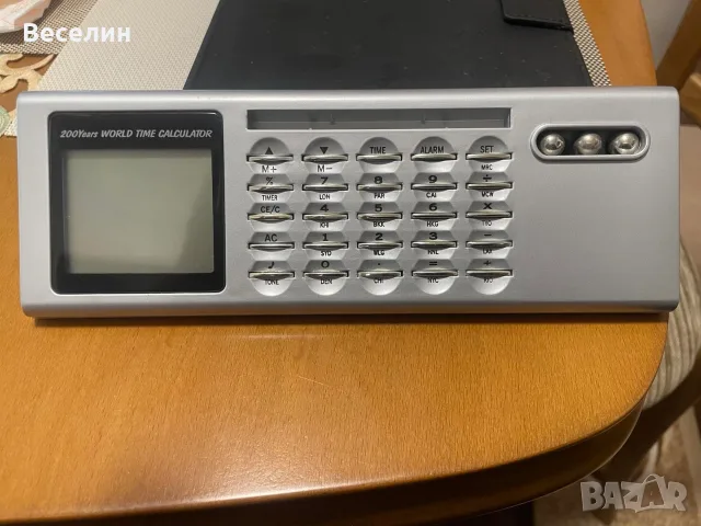 Продавам комбиниран чесовник калкулатор и календар работи с две батерии 15€