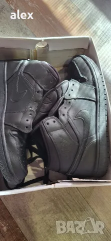Jordan 1 retro mid black , снимка 2 - Маратонки - 56645276