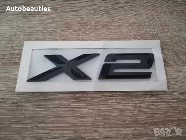 черна емблема BMW X2