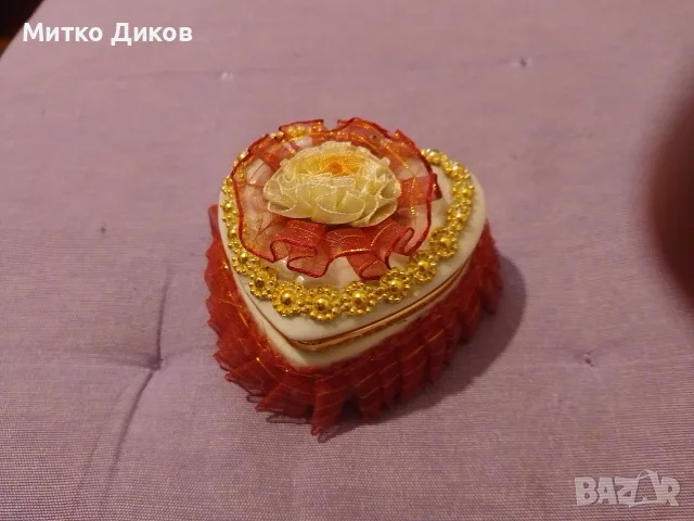 порцеланова кутия за бижута винтидж роза сърце 80 х75х 60 мм отлична