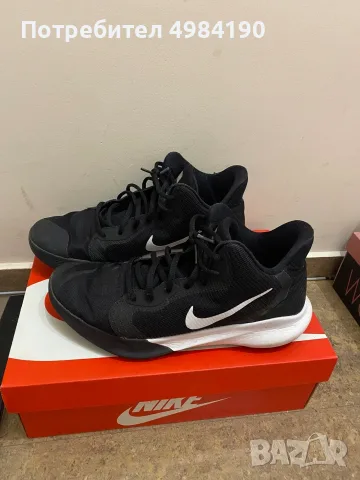 Обувки Nike носени