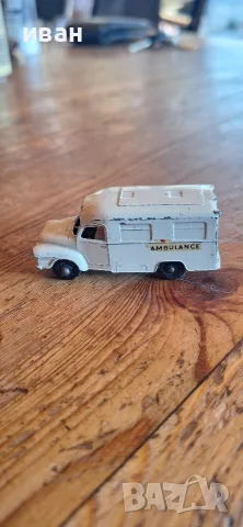 Моделче-Lesney England Lomas Ambulance , снимка 2 - Колекции - 56636259