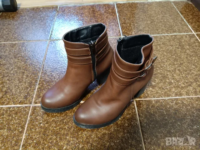 Дамски боти на ток