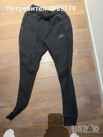 Оригинално черно долнище Nike Tech Fleece
