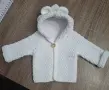 Ръчно плетена бебешка жилетка, снимка 1