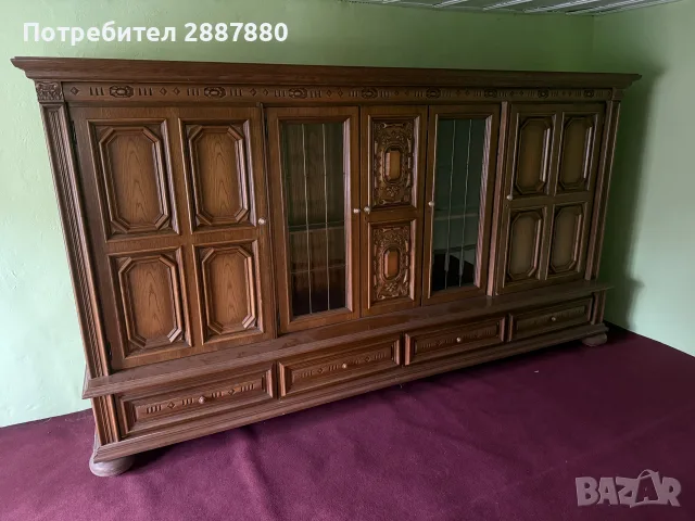 Масивен шкаф дърворезба