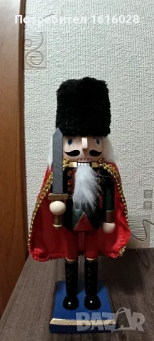 Дървен лешникотрошач.Коледна украса.