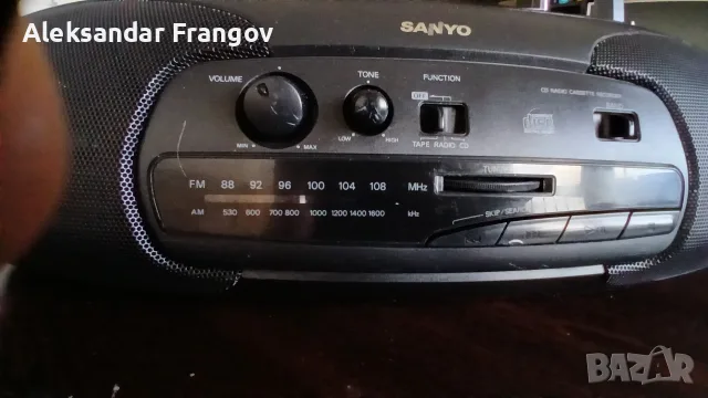 SANYO MCD - Z8F  радиокасетофон CD, снимка 2 - Радиокасетофони, транзистори - 56619911