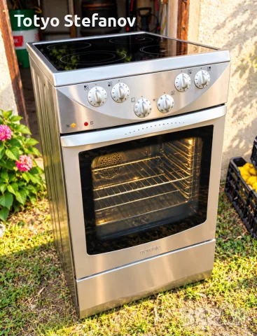 Готварска печка Gorenje с керамичен плот и с вентилатор, снимка 4 - Печки, фурни - 56616120