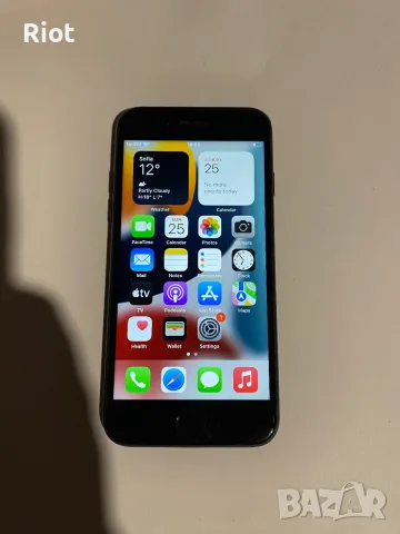 Продавам iPhone 7
