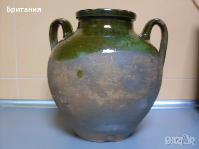 Стари керамични съдове- делва, ваза, армага, гювеч.