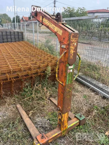 Продавам вилица за кран