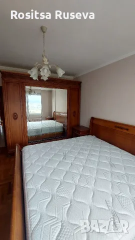 Продавам старинен гардероб