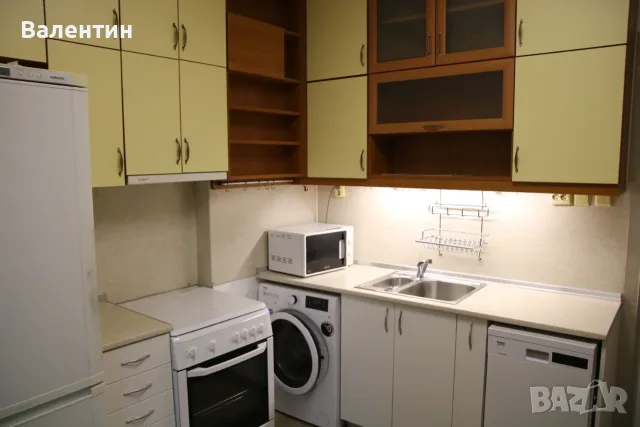 Тристаен апартамент (76 кв.м.) под наем, зад Общината, Център